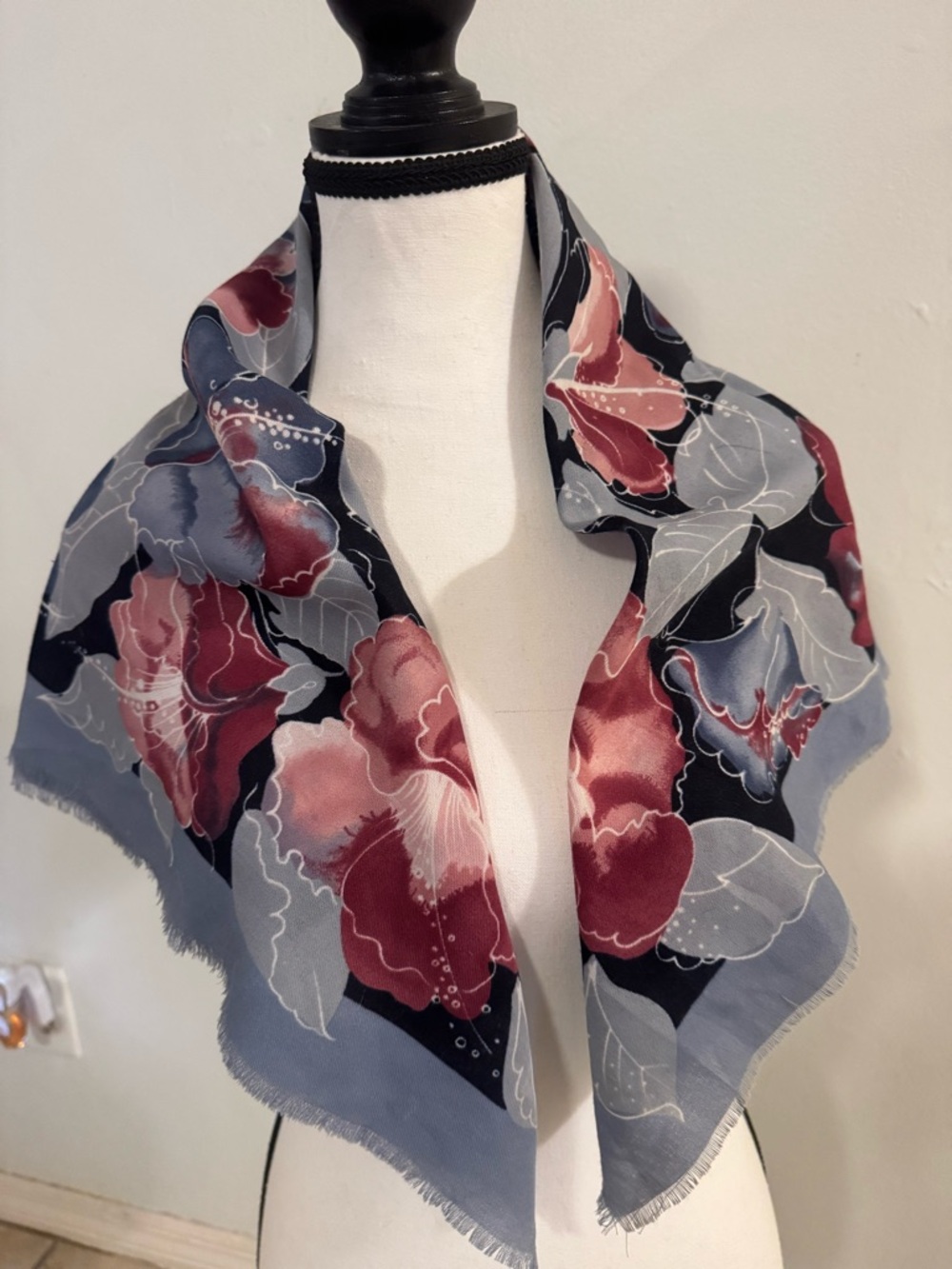 Vtg Floral Small Fringed Edge Italian Scarf